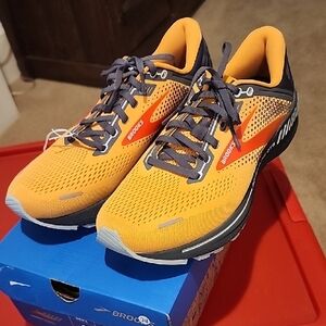 NEW IN BOX MENS BROOKS ADRENALINEGTS 22 VIBRANT ORANGE RUNNING SHOES SIZE-9